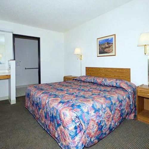 Dollar Inn Hot Springs Room photo
