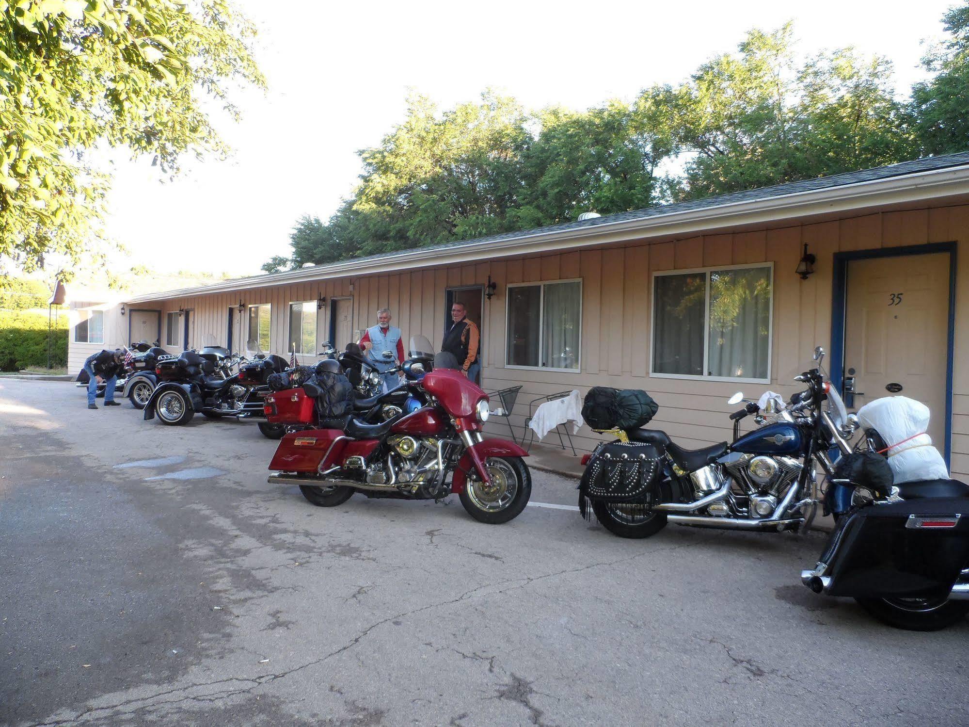 Dollar Inn Hot Springs Exterior photo